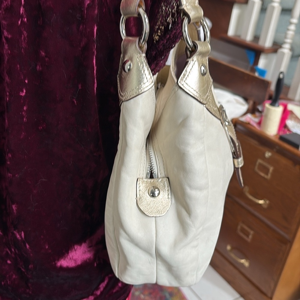 Coach Soho shoulder bag leather cream/Gold metallic trim 3 compartment F17219 - Picture 5 of 17